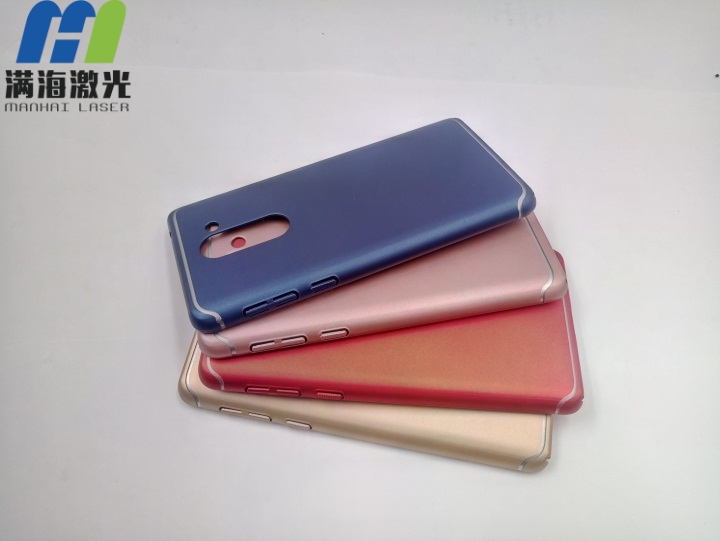 塑（sù）膠（jiāo）手機護套360度旋轉激（jī）光雕刻加工