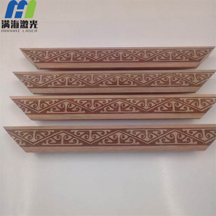 木（mù）製品實木相框激光雕刻加工
