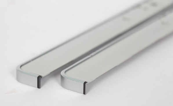 惠普筆記本電腦天線蓋旋轉（zhuǎn）打標