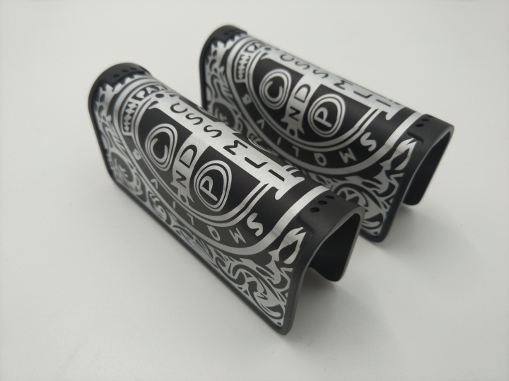 氧（yǎng）化鋁點煙器外殼旋轉激光鐳雕加工