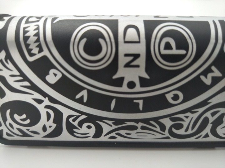 氧化鋁點煙器外殼旋（xuán）轉激光鐳雕加工