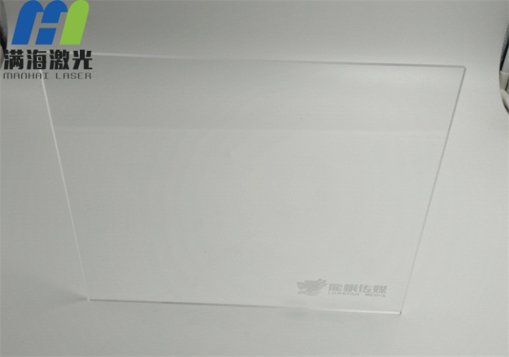 龍帆（fān）傳媒亞克力廣告牌（pái）激光雕刻（kè）