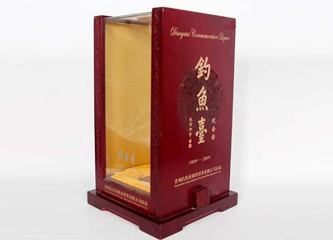 釣魚（yú）台木質酒盒（hé）激（jī）光打標