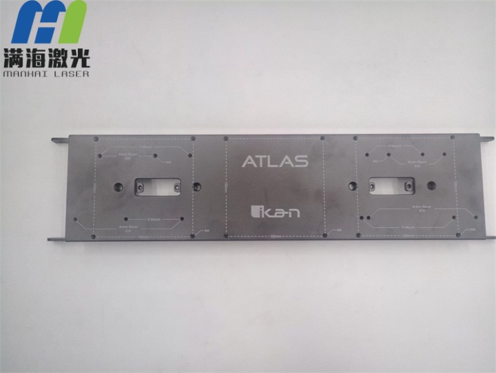 機箱（xiāng）氧化（huà）鋁麵板激光打標加工