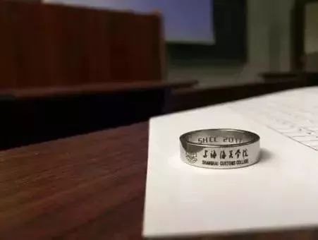 上（shàng）海海關（guān）學院畢（bì）業（yè）戒指