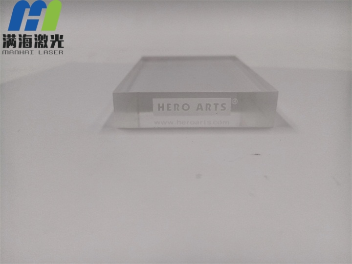  亚克力（lì）底座激光打标加工