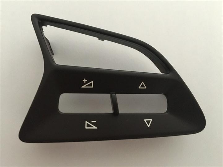 大眾汽車（chē）塑膠控製麵板激光鐳（léi）射加（jiā）工