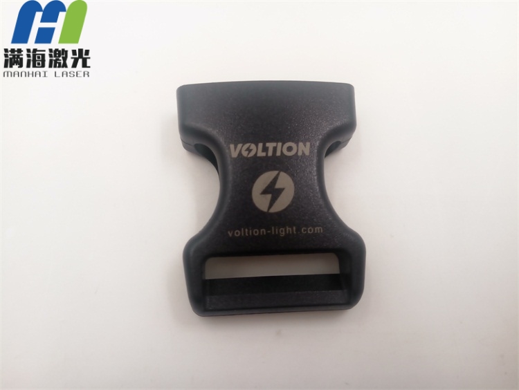 旅行背包雙（shuāng）排夾扣激光雕刻加工