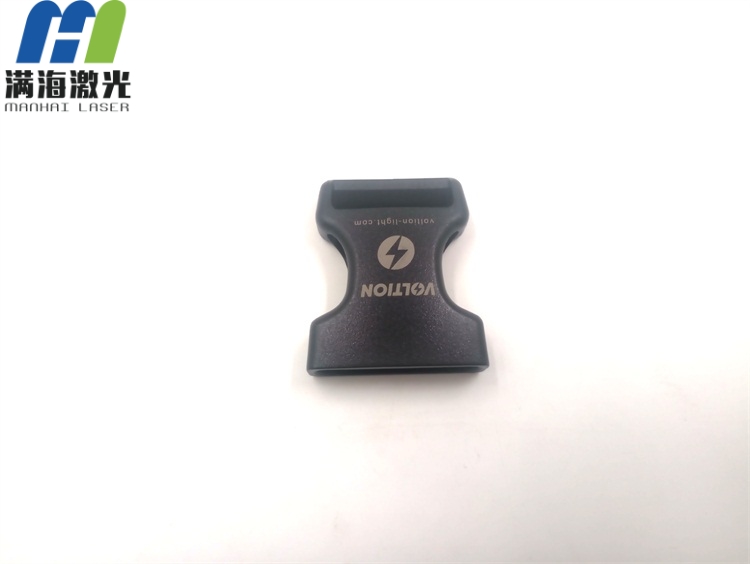 旅行背包雙（shuāng）排夾扣激光雕刻加工