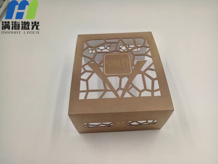 皇庭酒店月餅盒激光刻穿（chuān）