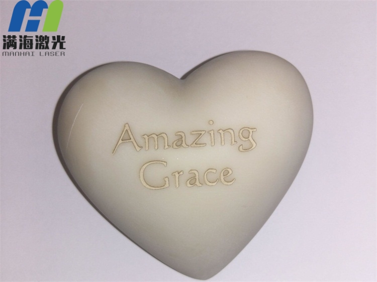 塑膠製品（pǐn）激光鐳雕母（mǔ）親（qīn）節圖案